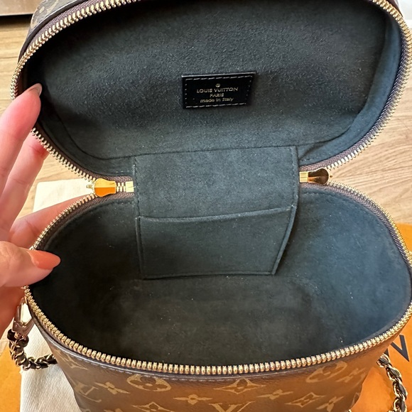 Louis Vuitton Vanity - Picture 8 of 12